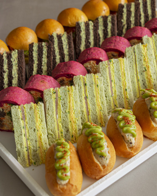 Mini-sandwichs - Plateau de 20 pièces /  Mini sandwiches - Tray of 20 pieces