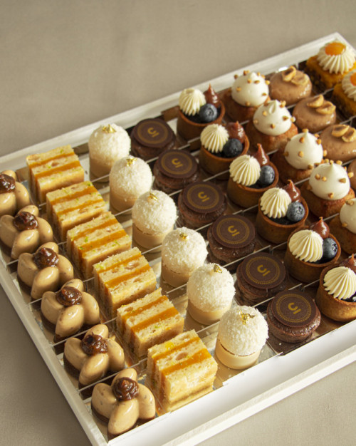 Miniatures fruitées et chocolatées - Plateau de 24 pièces /Fruity and chocolate miniatures - Tray of 24 pieces