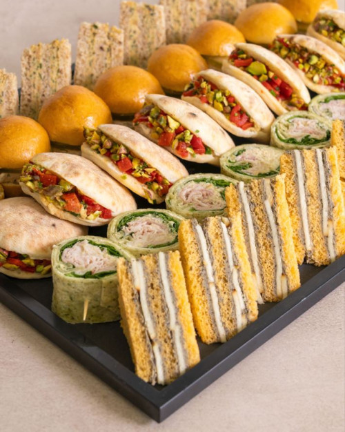 Mini-sandwichs - Plateau de 20 pièces /  Mini sandwiches - Tray of 20 pieces