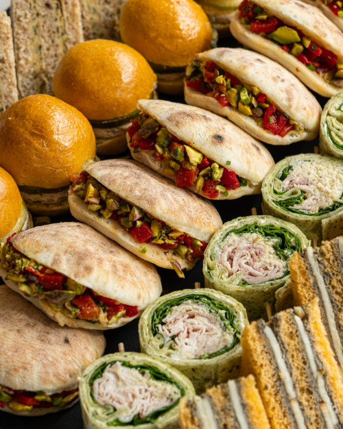 Mini-sandwichs - Plateau de 20 pièces /  Mini sandwiches - Tray of 20 pieces