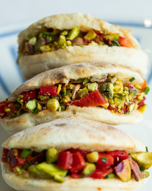 Mini-sandwichs - Plateau de 40 pièces /  Mini sandwiches - Tray of 40 pieces