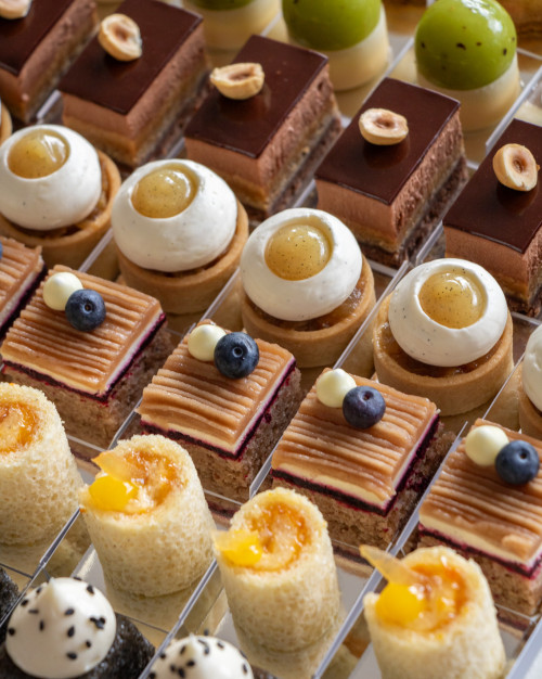 Miniatures fruitées et chocolatées - Plateau de 48 pièces /Fruity and chocolate miniatures - Tray of 48 pieces