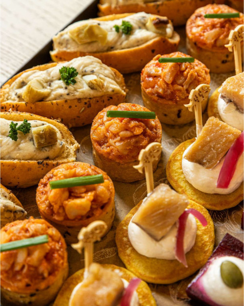 Assortiment de 48 pièces cocktail salées / Assortment of 48 savory cocktail pieces