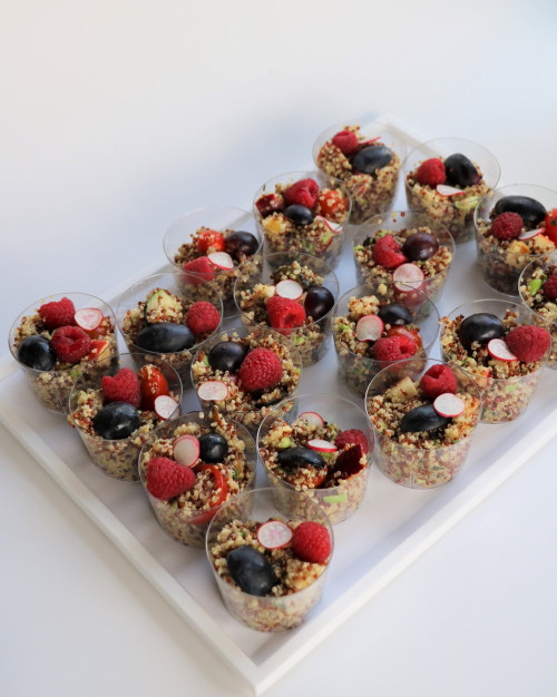 Mini salade de quinoa aux fruit frais - Plateau de 18 pièces