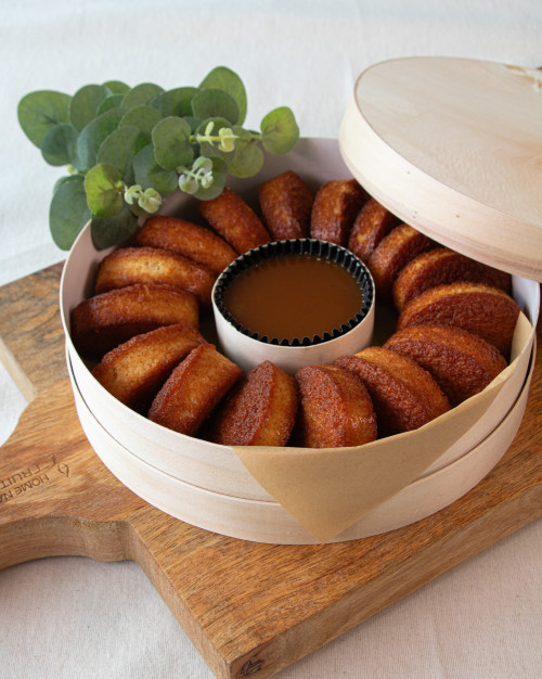 Financier aux amandes & pâte à tartiner caramel beurre salé - boîte de 20 pièces / Financier with almonds - box of 20 pieces