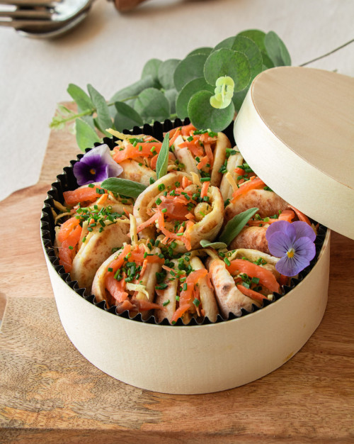 Pitas saumon fumé  - boîte de 12 pièces / Smoked salmon pitas - box of 12 pieces