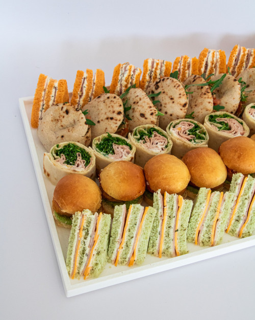 Mini-sandwichs - Plateau de 20 pièces /  Mini sandwiches - Tray of 20 pieces